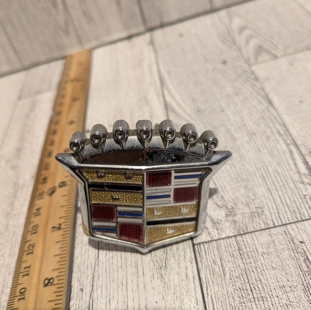 Cadillac Car Emblem - Silver and Gold - Picture 2 of 7